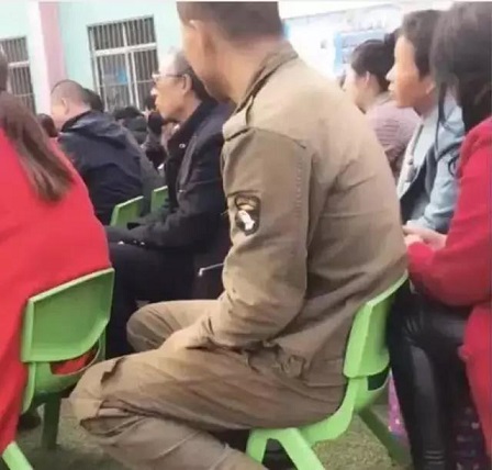 “我爸爸媽媽又不偷不搶，有什么好嫌棄的”，兒子的話讓父母感動