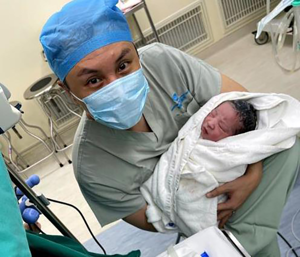 朱楨官宣二胎得子，網友：高顏值父母的新生兒也這么丑