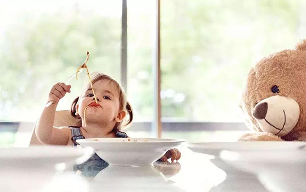 寶寶睡覺(jué)出現(xiàn)這幾種情況，輔食添加可要小心了