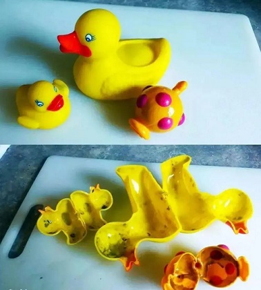 寶寶牙膠里散發(fā)異味，寶媽打開后驚呆了