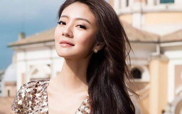 41安以軒產后迅速開工，手臂細如竹竿