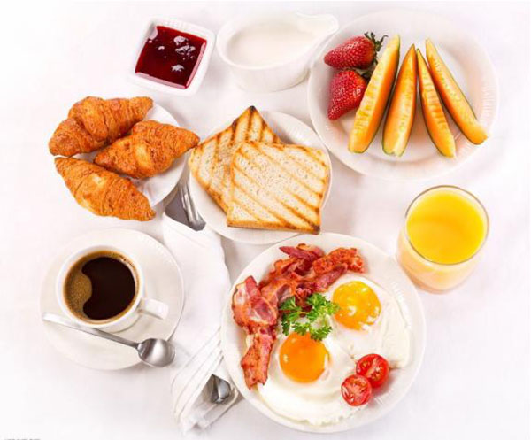 這種早餐敷衍又有害，無(wú)數(shù)中國(guó)家長(zhǎng)仍在給孩子吃