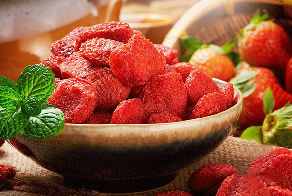 這些看著干凈的零食其實(shí)非常臟，家長(zhǎng)還常買給孩子吃