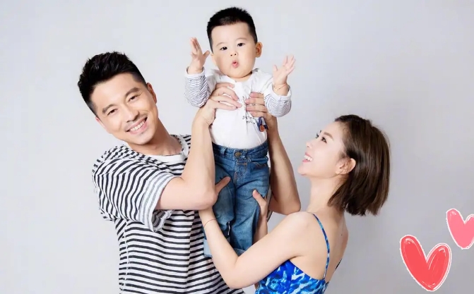 李小萌自曝老公王雷幫自己狠心斷奶，寶媽斷奶需要注意這兩個(gè)方面