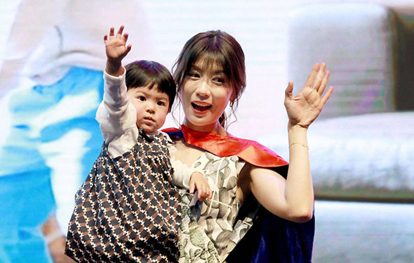 賈靜雯女兒竟然弱視600度！弱視的矯正方法你了解嗎？