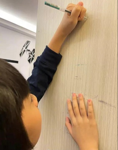 林志穎曬兒子側(cè)臉，破kimi長殘謠言，引網(wǎng)友感慨