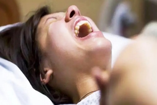 生孩子不僅是女人的生死劫，也是對(duì)產(chǎn)房外老公的一場(chǎng)考驗(yàn)