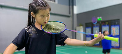 岳云鵬大女兒打羽毛球，網(wǎng)友夸贊：越來越不像爸爸