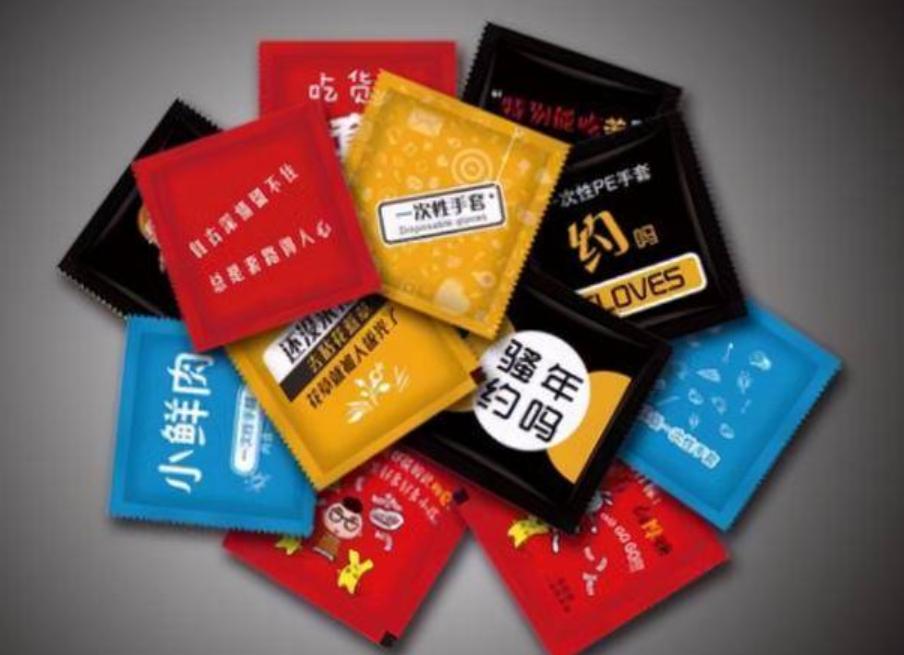 吃頓飯被惡心到，一次性手套包裝像“小雨傘”，外賣商家無下限？