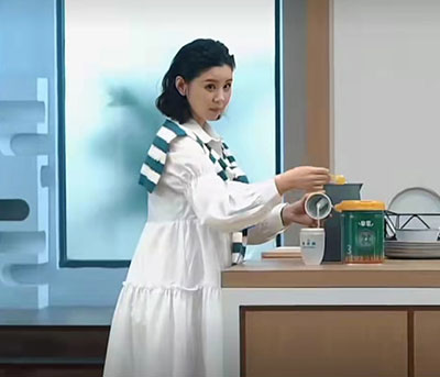 李小萌挺孕肚拍廣告，被贊娛樂圈最真實(shí)孕媽！