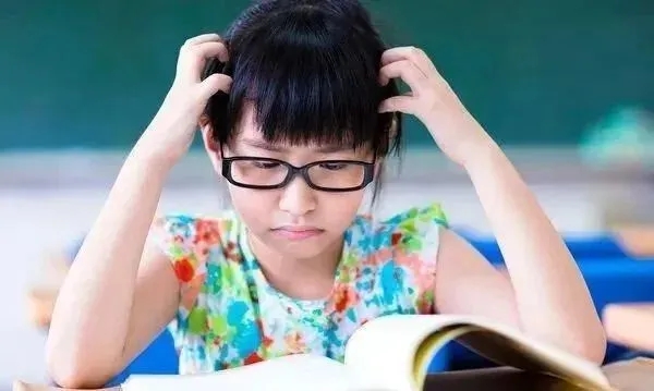 教育部發(fā)文加強(qiáng)近視防控宣傳教育 科學(xué)用眼教育提上日程