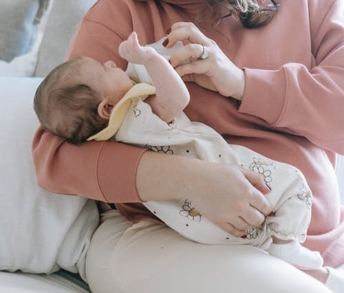 寶寶老吐奶，教你實(shí)用緩解辦法