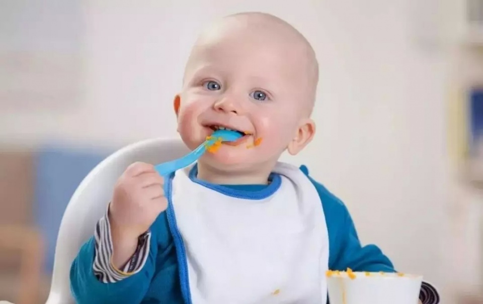 寶寶被“過度喂養(yǎng)”的3種表現(xiàn)，寶媽平時要注意