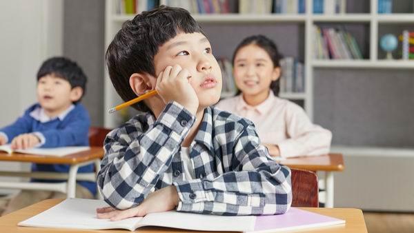 為啥孩子看電視很專注，寫作業(yè)老走神？