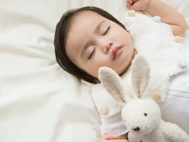 家長(zhǎng)做到以下四點(diǎn)，可以充分保證孩子的睡眠