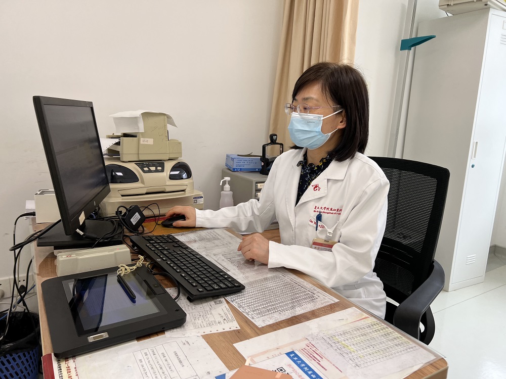 生育面面觀｜低生育率背后高齡產(chǎn)婦十年翻一番，產(chǎn)科醫(yī)生如何應(yīng)對(duì)