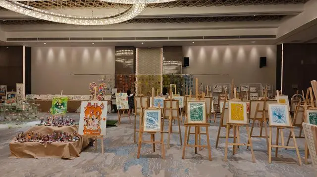 像孩子那樣畫(huà)畫(huà)，聽(tīng)幼兒的無(wú)聲語(yǔ)言 “為愛(ài)代言，‘漫’畫(huà)成長(zhǎng)”兒童畫(huà)展在鄭舉辦