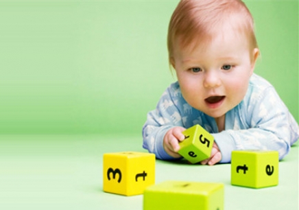 三歲以下的寶寶早教重點是機構(gòu)還是家庭？