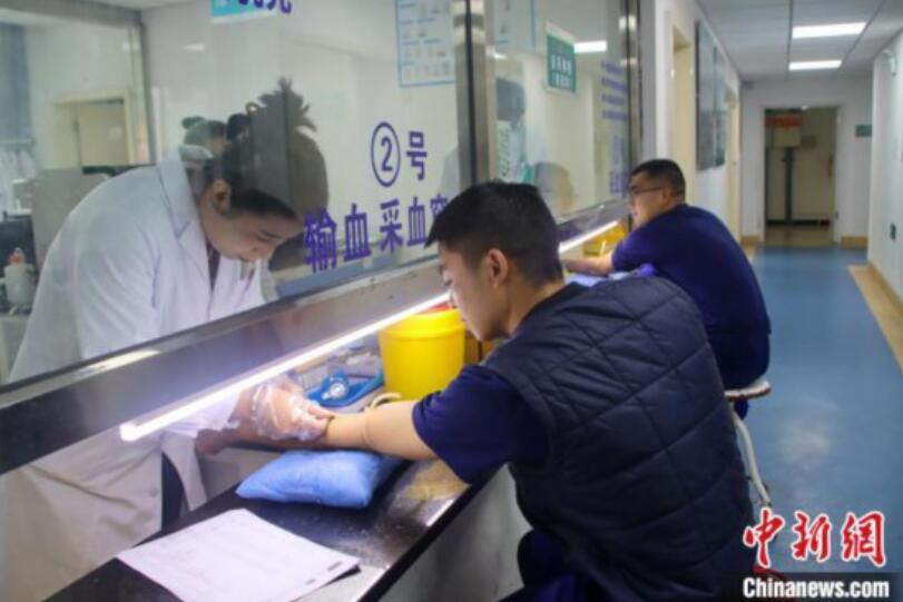 孕婦突發(fā)貧血 西藏波密森林消防員獻(xiàn)血救急