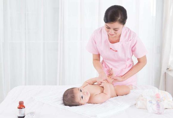 在家里人幫忙和月嫂之間，你會怎么選擇？