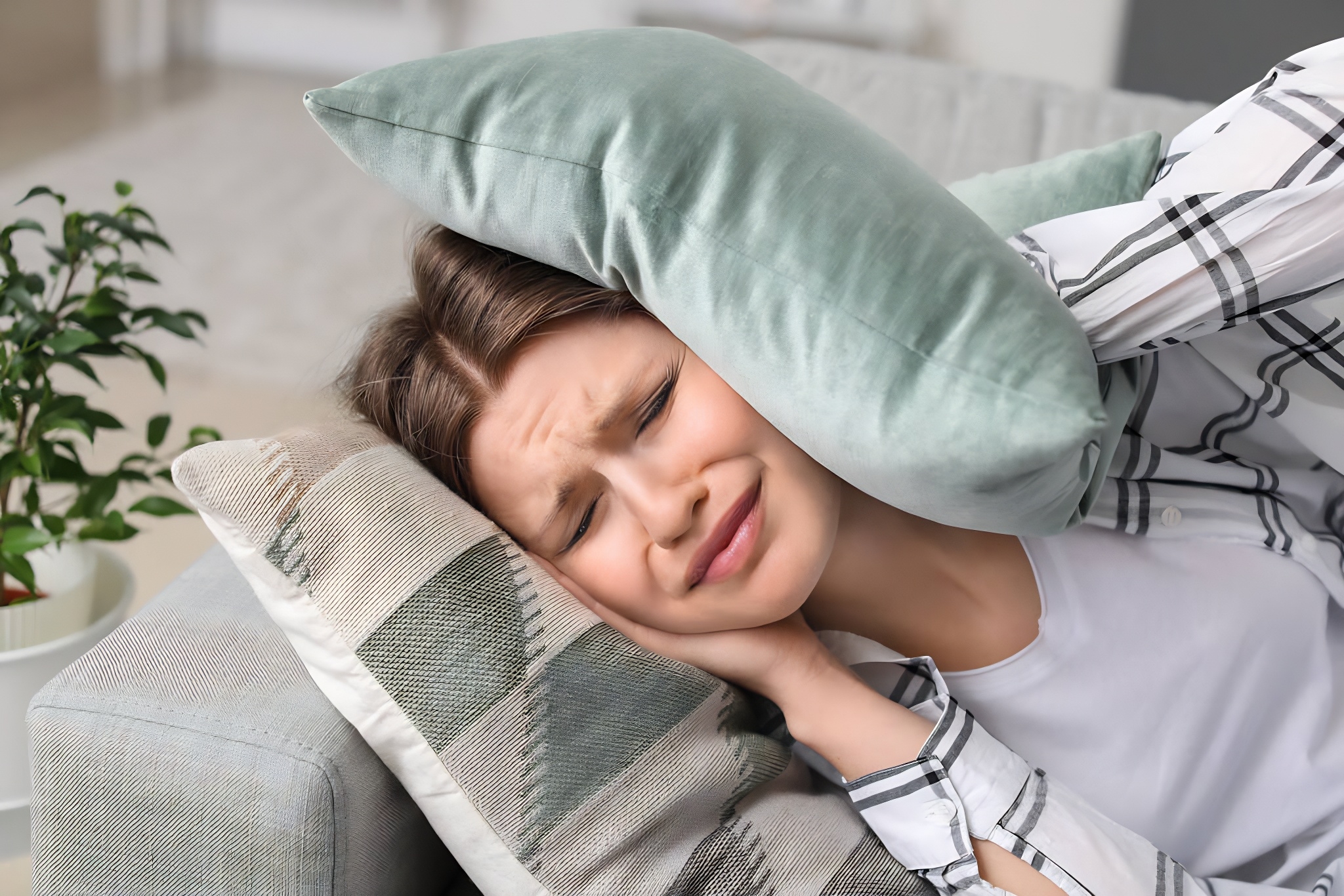 聽(tīng)到別人的咀嚼、清嗓聲就抓狂？你可能得了一種病