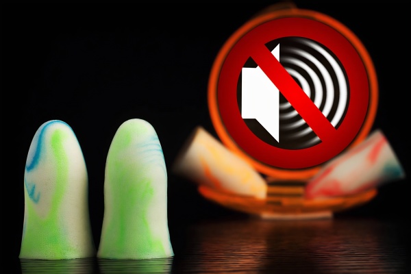 長(zhǎng)期睡覺(jué)戴耳塞的人后來(lái)怎么樣了？發(fā)炎、濕疹，還會(huì)引發(fā)多種疾病