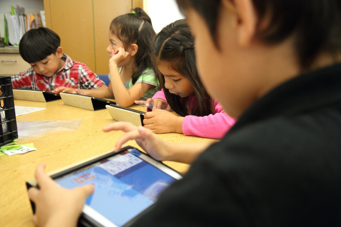 京東方小課屏應(yīng)用商店見證：都都思維摘得2024“童屏星光”最受歡迎獎(jiǎng)