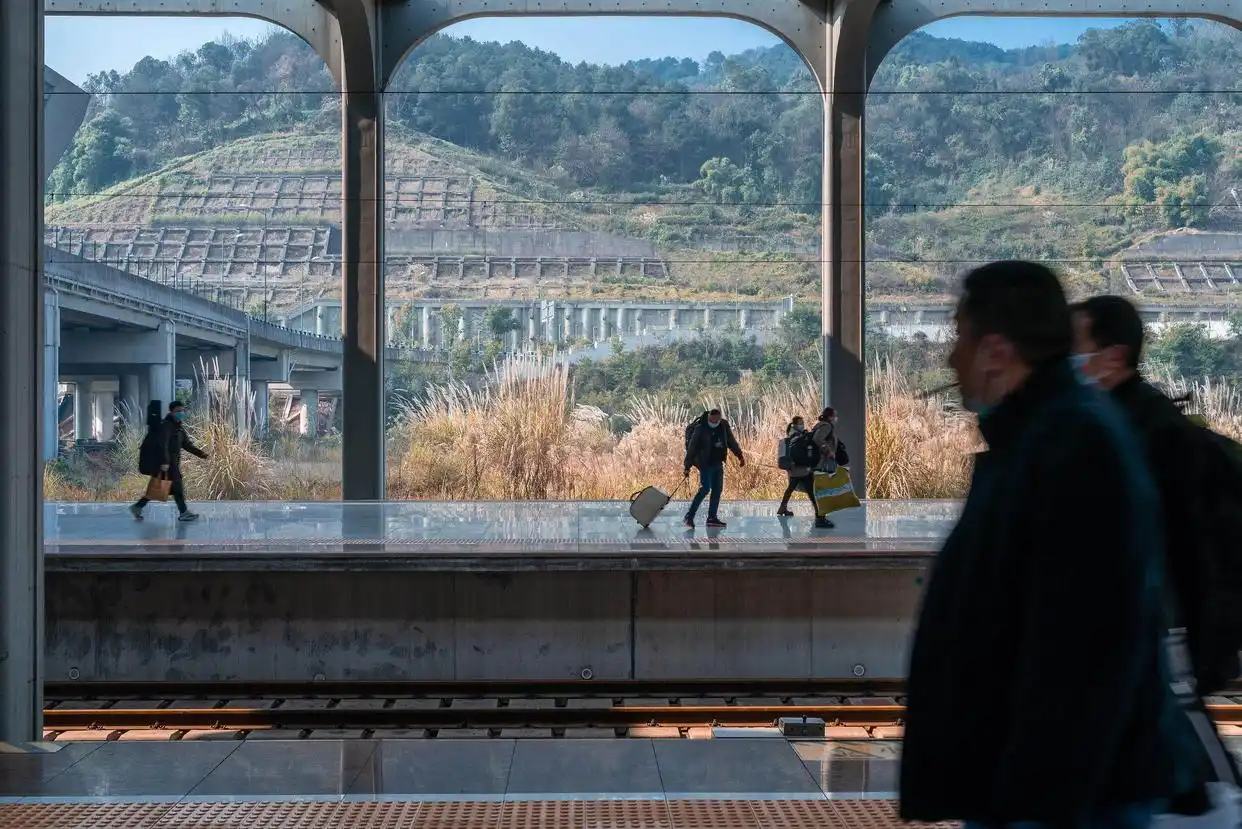 春運(yùn)途中容易久坐、憋尿、缺水，收好這份健康錦囊