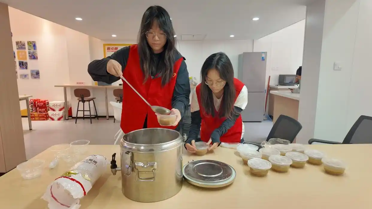 夏日“清涼守護(hù)”讓他們感受城市溫度