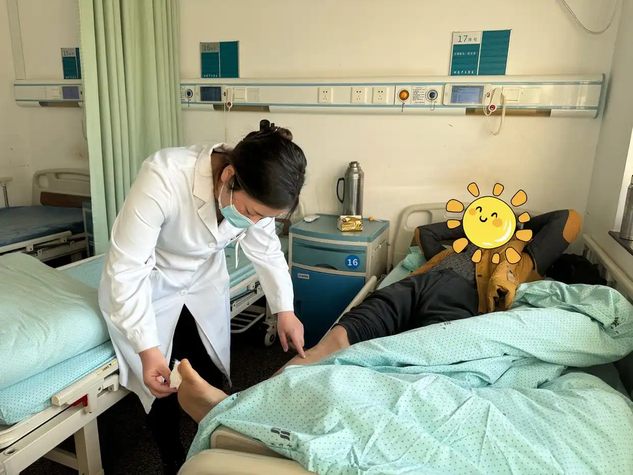 僅五天，男子雙腳就出現(xiàn)潰爛！這個很多人愛做的冬季養(yǎng)生行為實則很危險